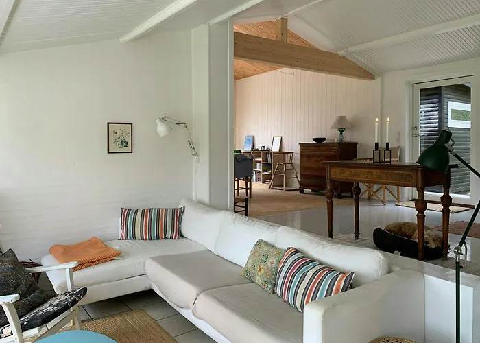 Feriehus Sommerhus Med Terrasser Ved Kikhavn Hundested