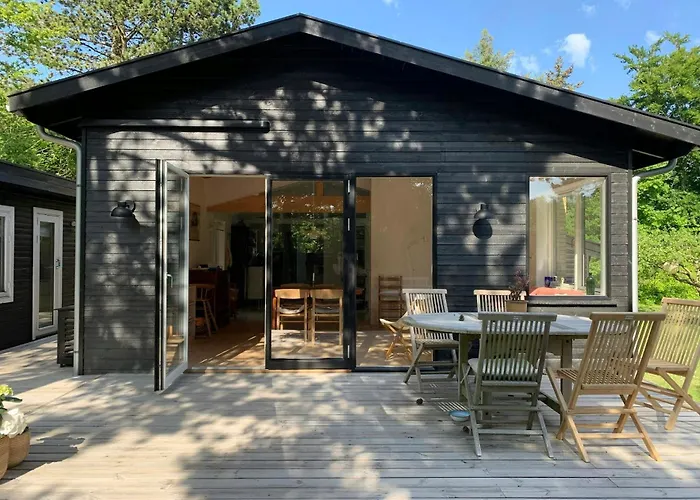 Feriehus Sommerhus Med Terrasser Ved Kikhavn Hundested