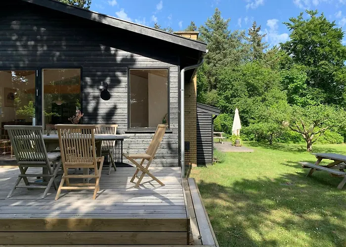 Feriehus Sommerhus Med Terrasser Ved Kikhavn *